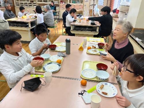 収穫感謝祭を行いました（５年生）