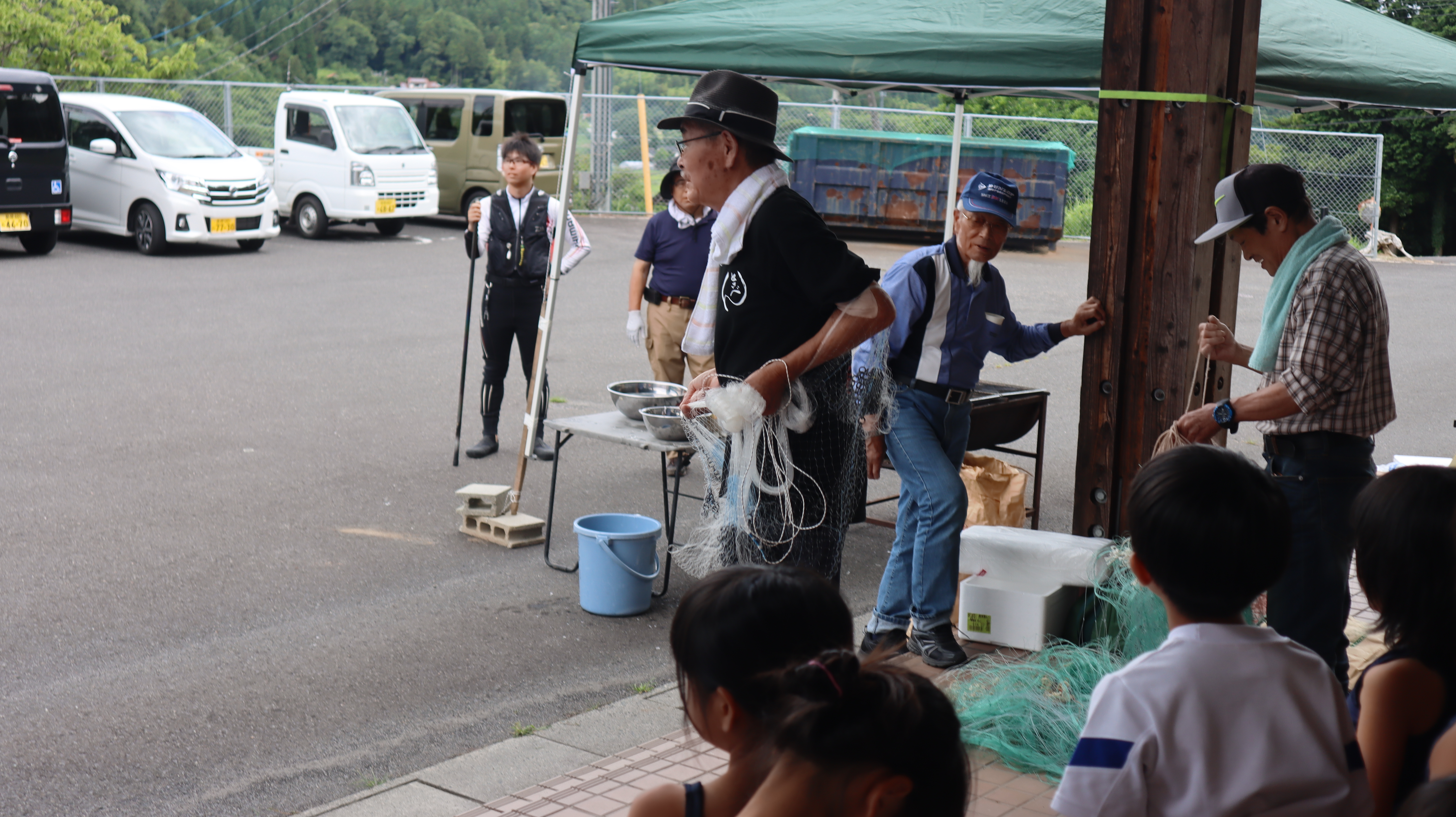 鮎のつかみ取り＆塩焼きを試食