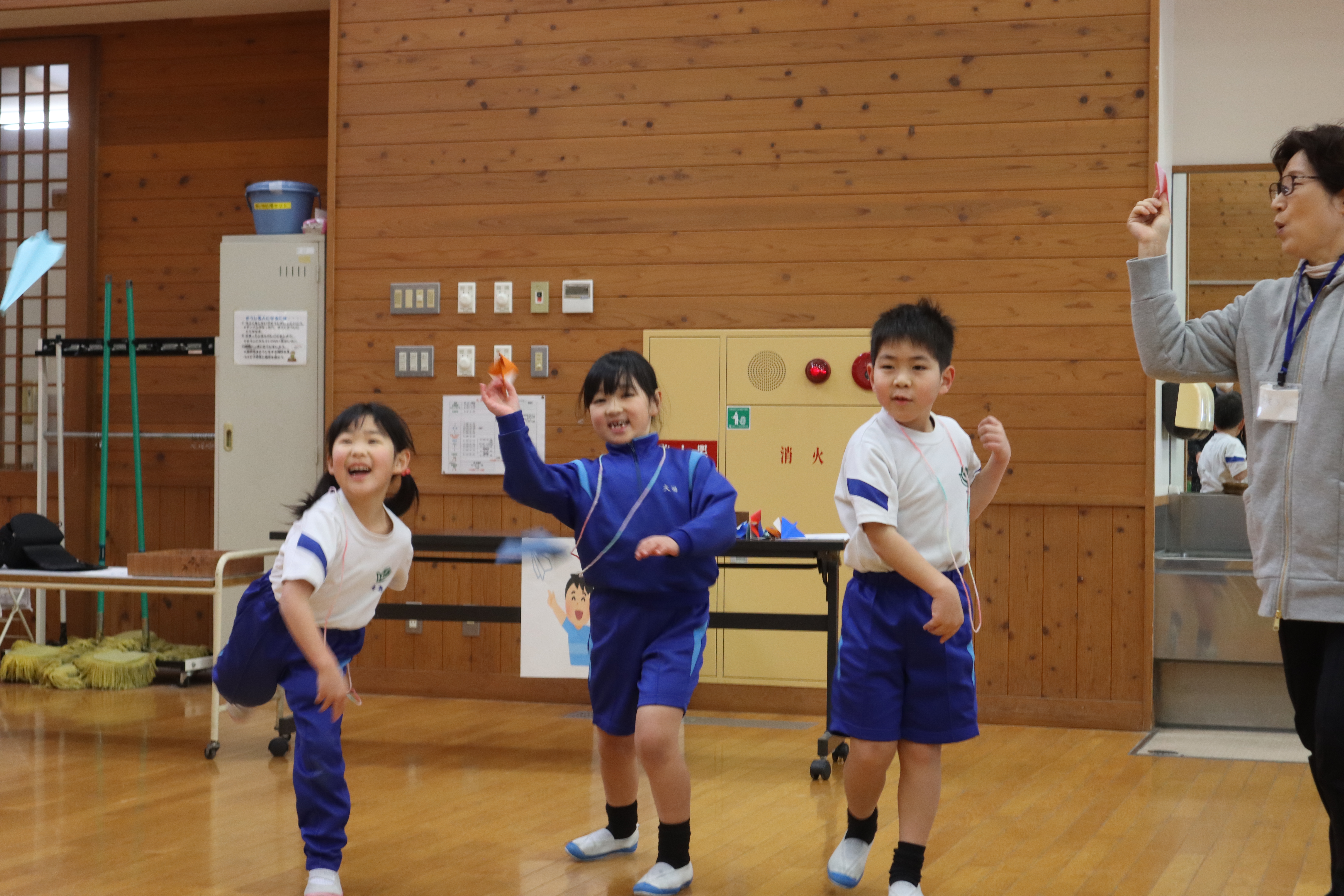 １・２年むかし遊び体験をしました