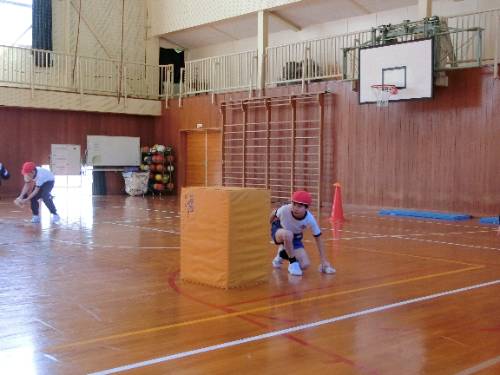 クラブ活動「室内雪合戦」