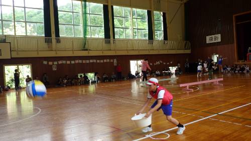 ふれあい運動会（その３）玉入れ・親子競技