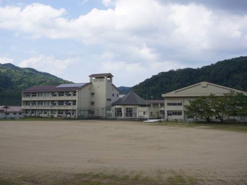 海潮小学校の校舎